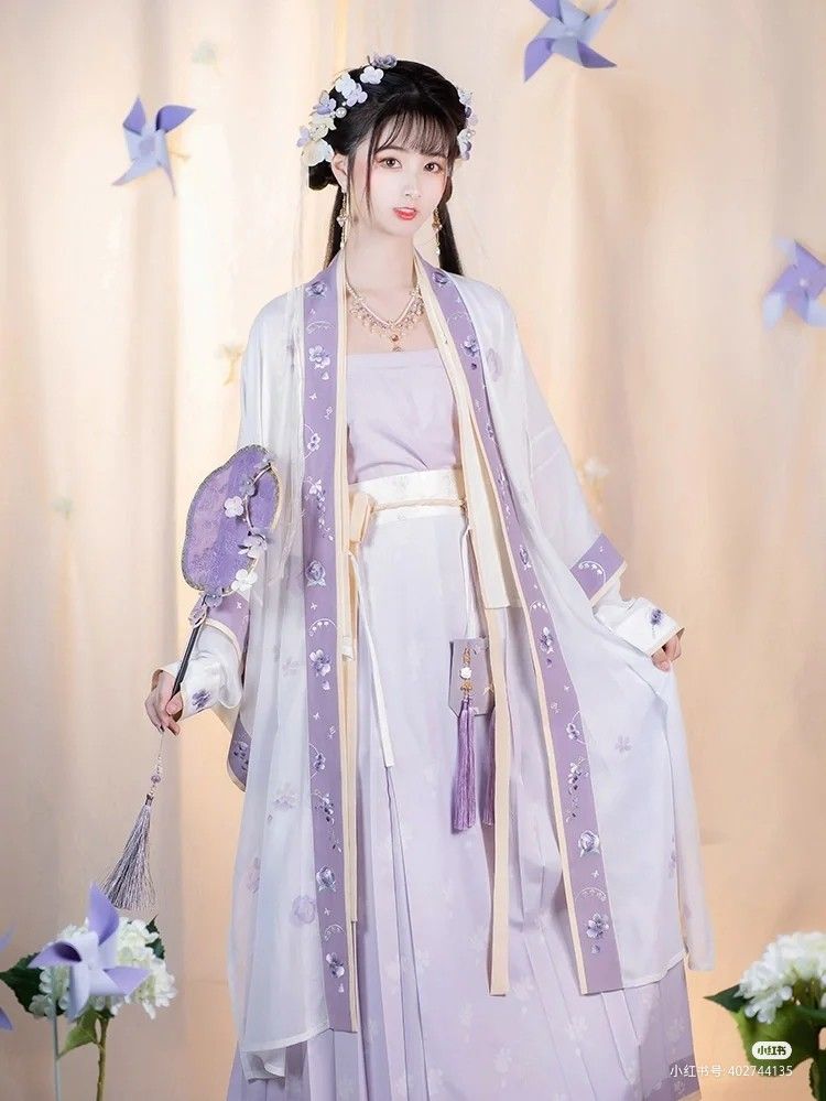 Designing Traditional Hanfu Costumes:A Journey Through Time and Culture Designing Traditional Hanfu Costumes:A Journey Through Time and Culture