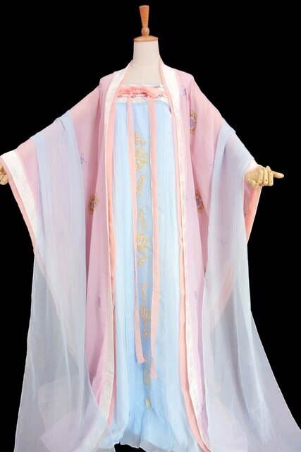 The Elegance of Qipao in Marriage Registry Photos:A Guide to Dressing for the Big Day The Elegance of Qipao in Marriage Registry Photos:A Guide to Dressing for the Big Day