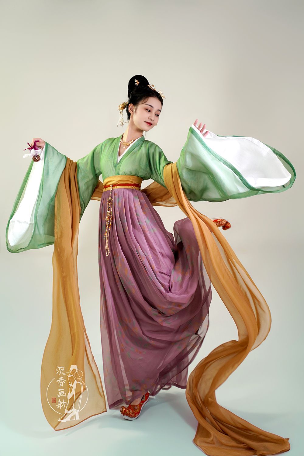 Hanfu Fashion for the Workplace:A Blend of Tradition and Modernity Hanfu Fashion for the Workplace:A Blend of Tradition and Modernity