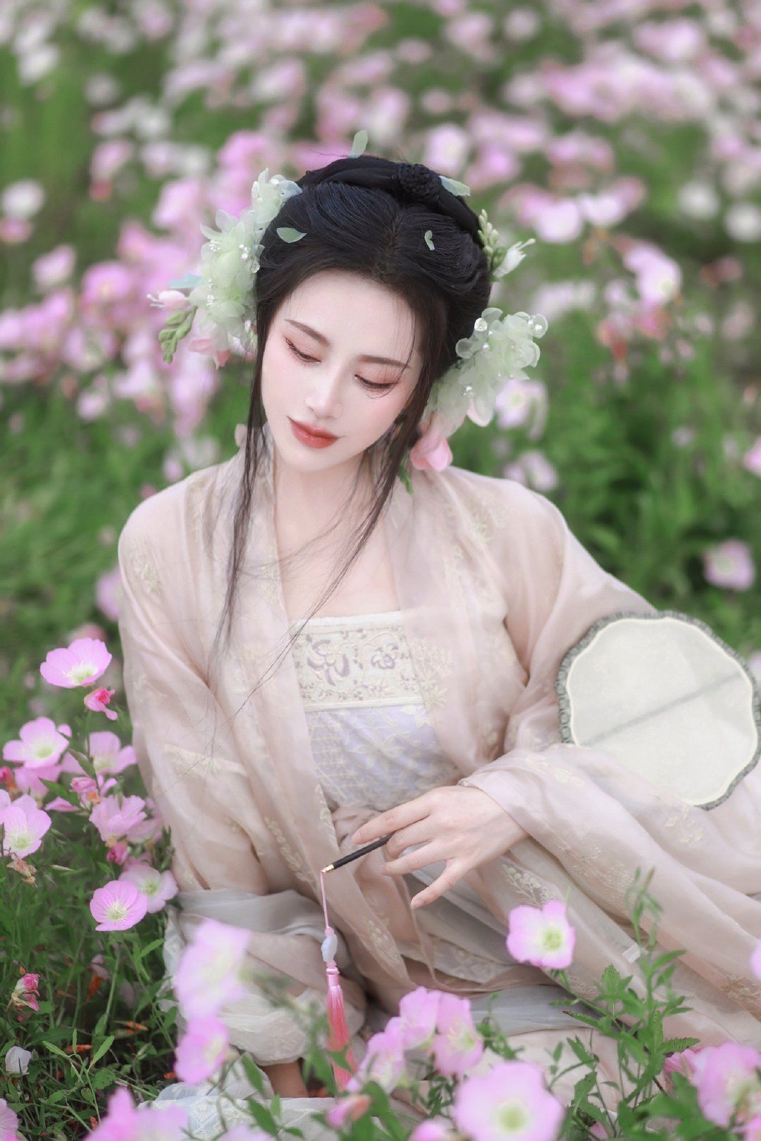 Exploring the World of Hanfu Fashion for Female Middle School Students