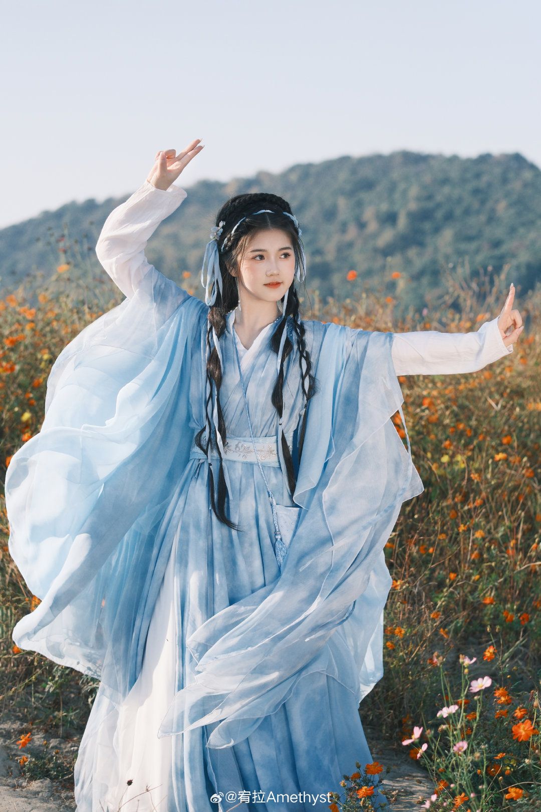 The Elegance of Cheongsam with a Neck-Hanging Design for Toast Ceremonies
