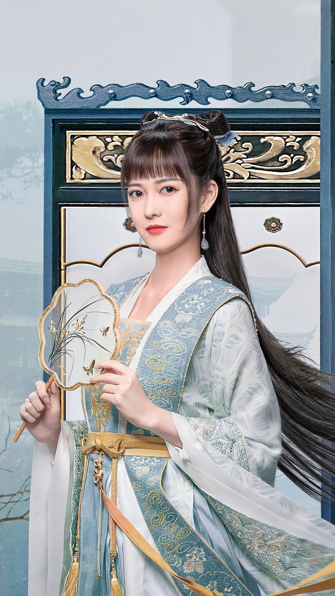 Elegant Hanfu Shoes:Unveiling the Beauty of a Girl in Traditional Splendor