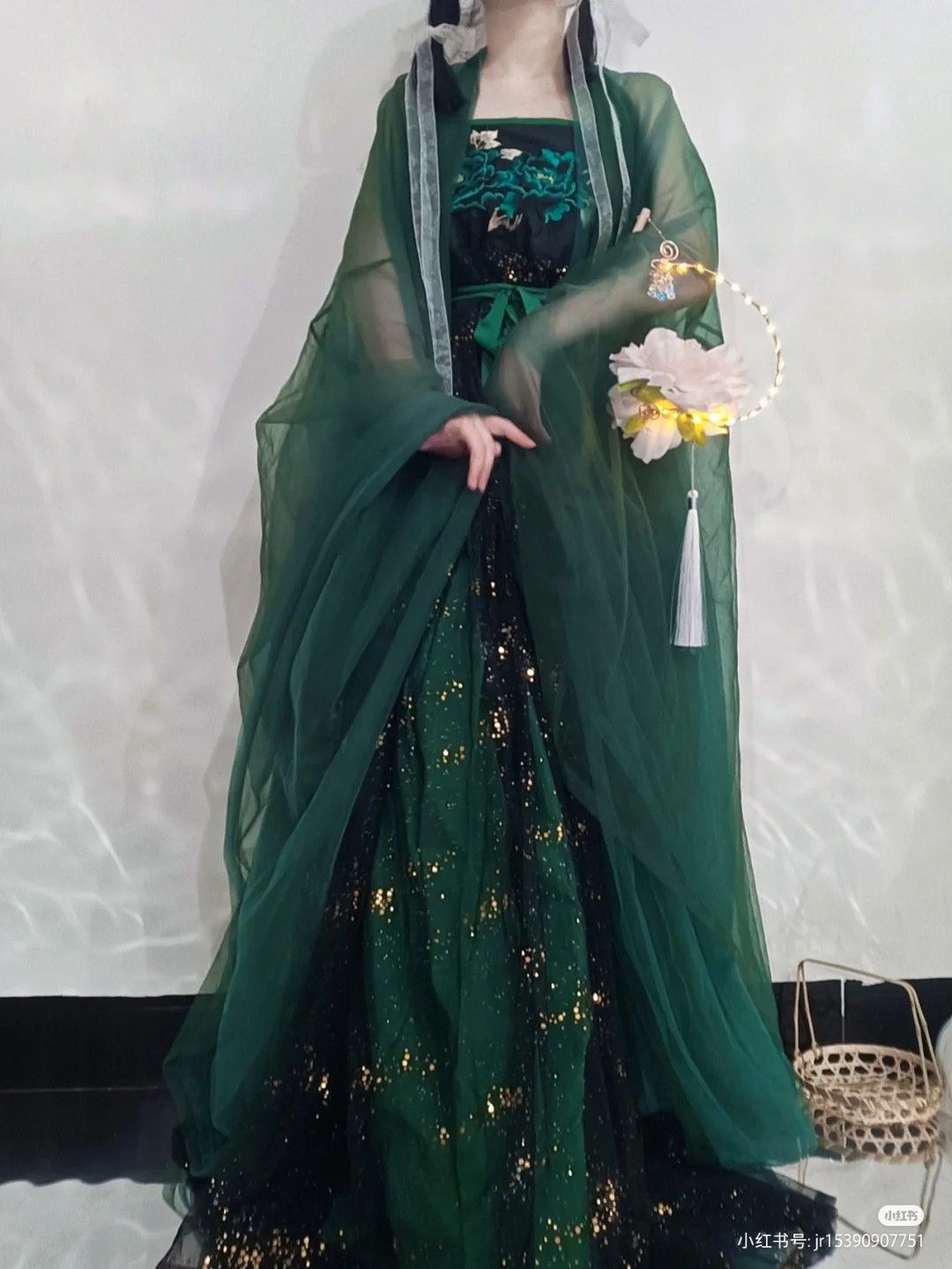 Embracing the Elegance of Autumn-Winter Qipao:Fashionable and Traditional Allure Embracing the Elegance of Autumn-Winter Qipao:Fashionable and Traditional Allure
