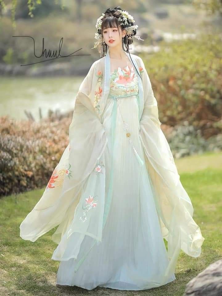 Children in Qipao:A Glimpse into Traditional Chinese Clothing in the Republic Era Children in Qipao:A Glimpse into Traditional Chinese Clothing in the Republic Era