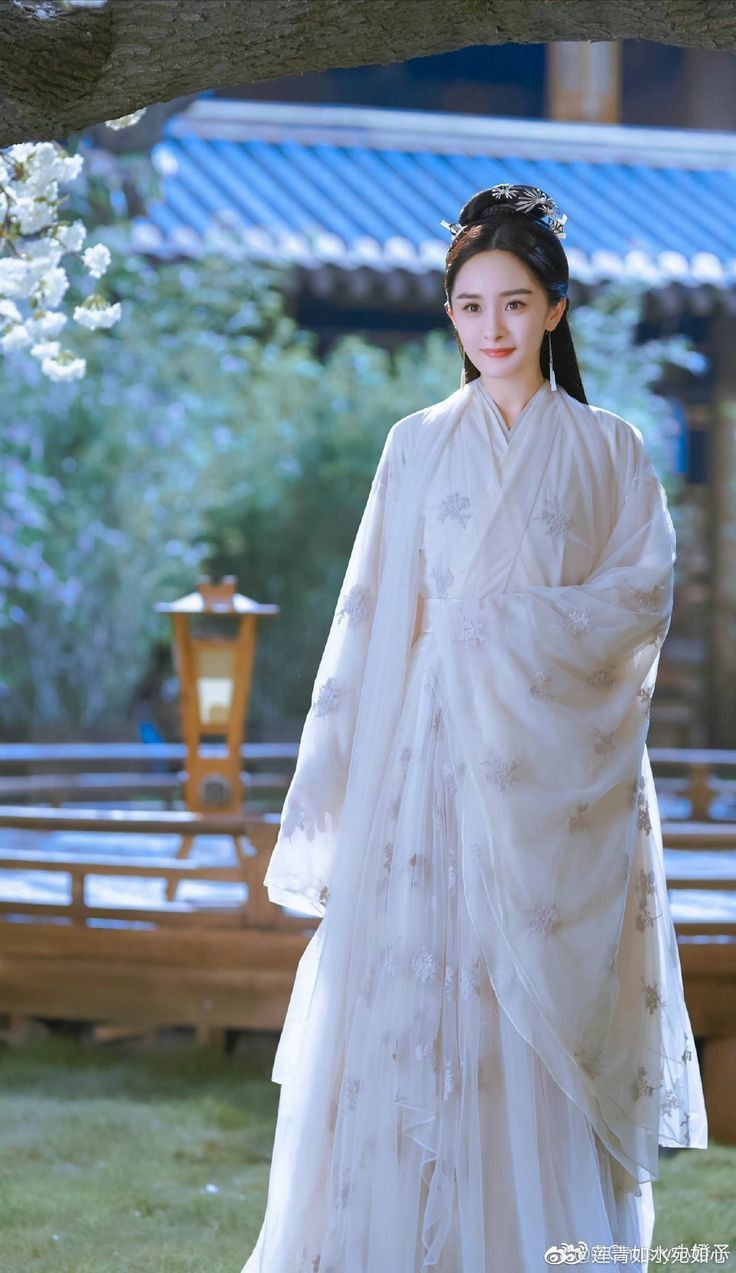 Exploring the World of Childrens Hanfu Headdress:A Guide to Traditional Girls Hair Ornaments Exploring the World of Childrens Hanfu Headdress:A Guide to Traditional Girls Hair Ornaments