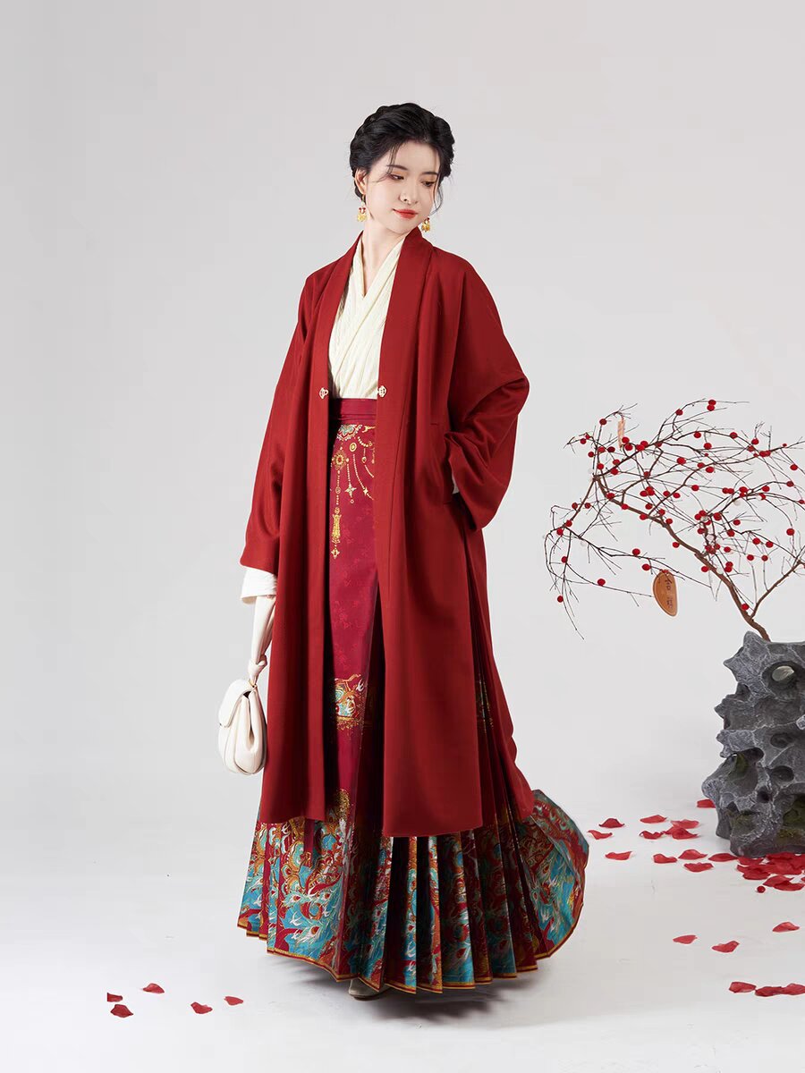 The Red Shoes of Hanfu Fashion:A Cultural Icon and Its Significance The Red Shoes of Hanfu Fashion:A Cultural Icon and Its Significance