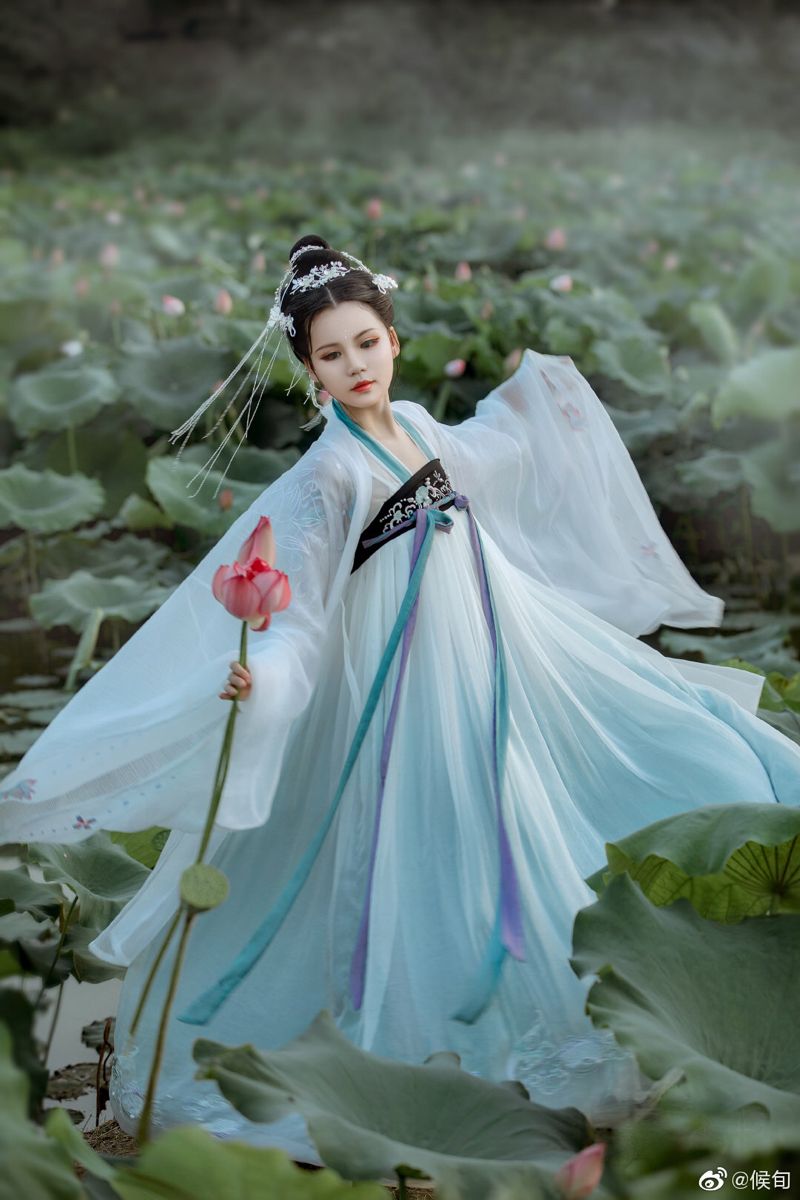 Reimagining the Cheongsam Two-Piece Set:Embracing Traditional Chinese Fashion Reimagining the Cheongsam Two-Piece Set:Embracing Traditional Chinese Fashion