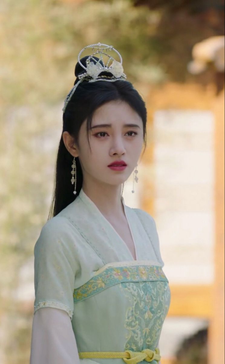 The Evolution of Traditional Chinese Clothing:The Role of Buttons in Hanfu Fashion