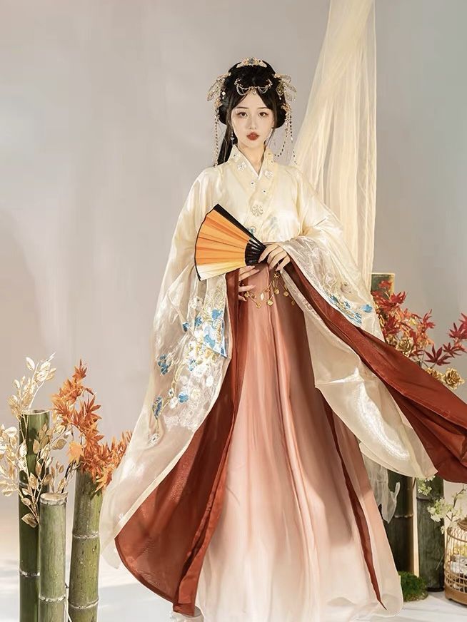 Premium Comfort for Little Girls:Cotton-padded Hanfu Costumes for Winter Premium Comfort for Little Girls:Cotton-padded Hanfu Costumes for Winter
