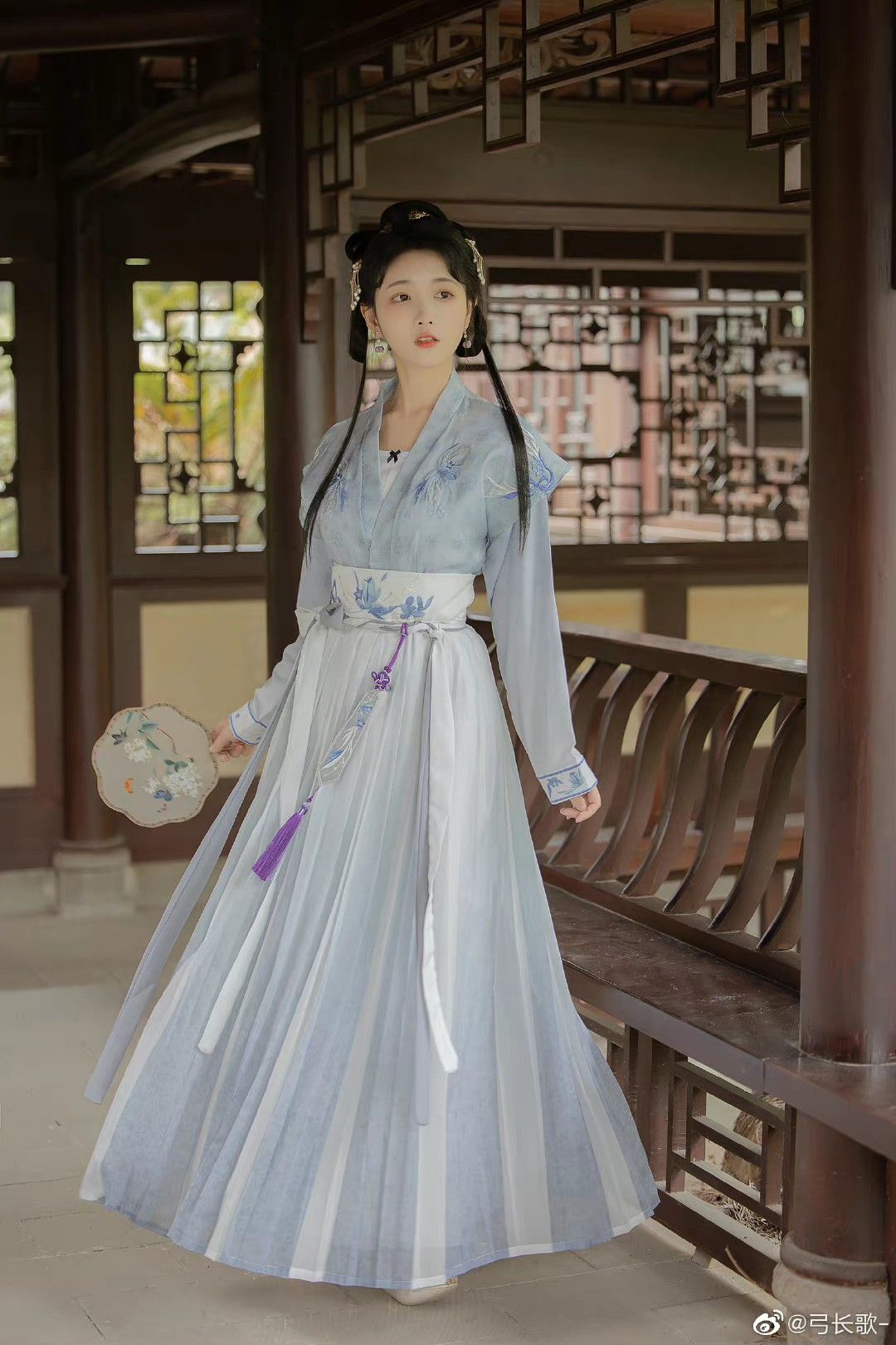 Elegant and Chic:The Allure of Modern Women in Traditional Hanfu Fashion Elegant and Chic:The Allure of Modern Women in Traditional Hanfu Fashion