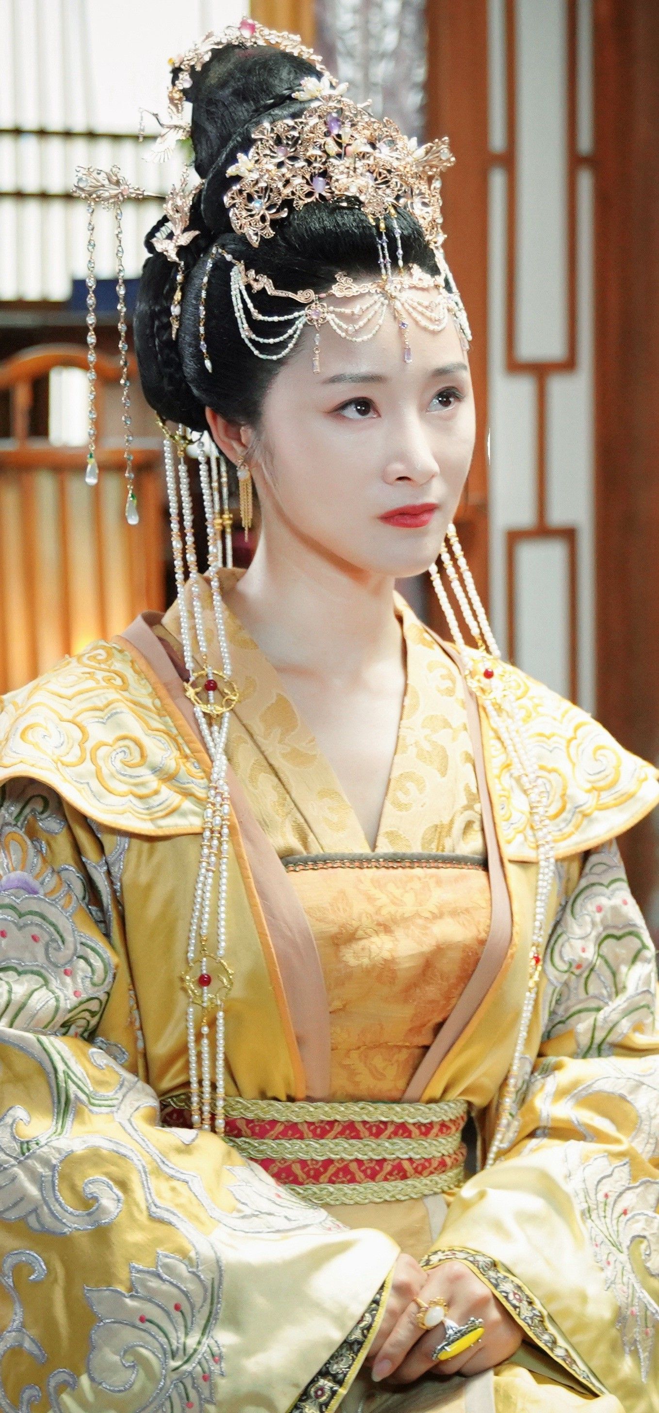 Summer Ethereal Elegance of the Hanfu Girl