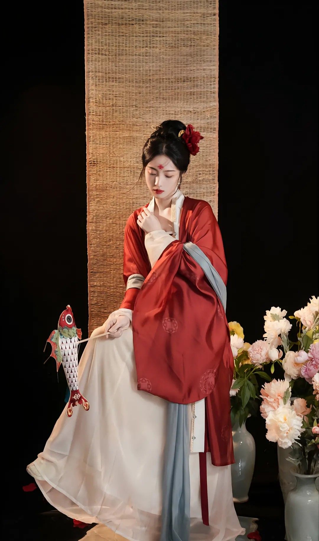 Hanfu Fashion:Xiaohua and Xiaoxias Journey into Traditional Chinese Clothing