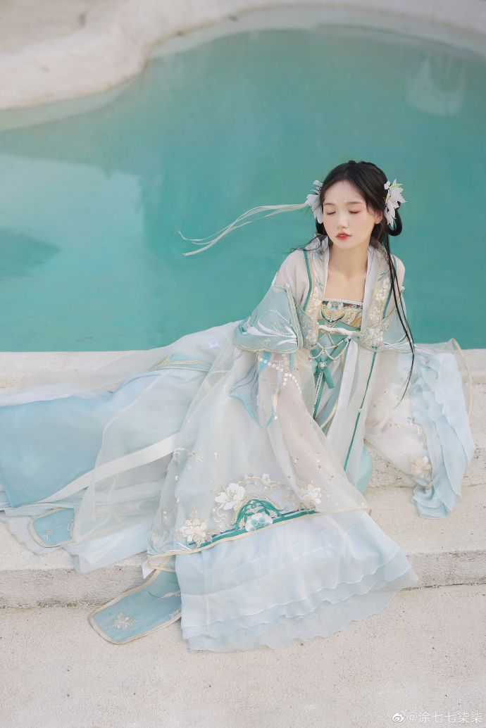 The Splendor of Western Han Dynasty Clothing:A Journey Through the Rich Tapestry of Ancient Fashion The Splendor of Western Han Dynasty Clothing:A Journey Through the Rich Tapestry of Ancient Fashion
