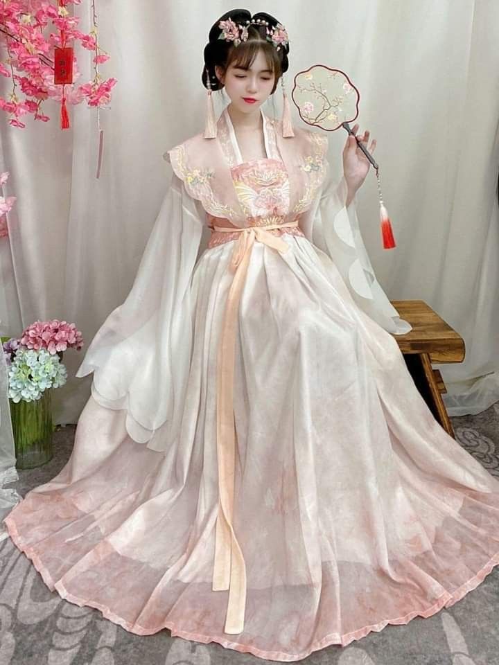 Elegance Revived:The Goddess-like Hanfu Fashion Elegance Revived:The Goddess-like Hanfu Fashion