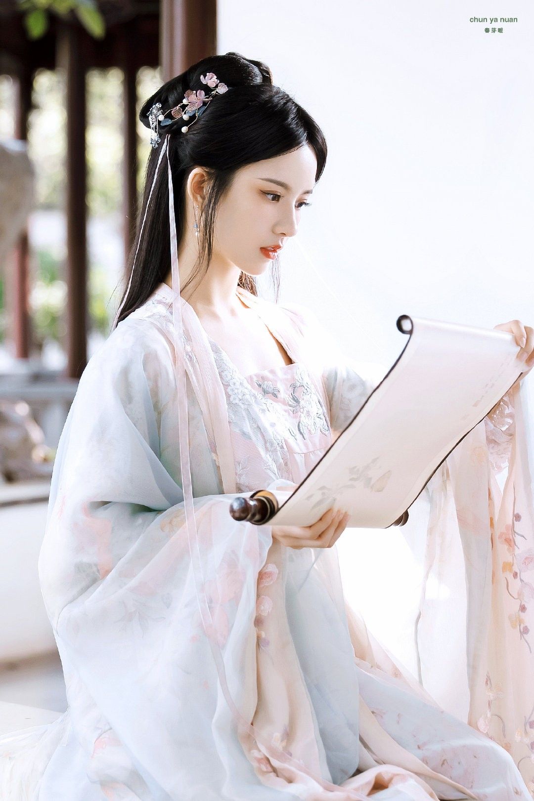 Red Hanfu-Inspired Revamped Dress:A Blend of Tradition and Modernity Red Hanfu-Inspired Revamped Dress:A Blend of Tradition and Modernity