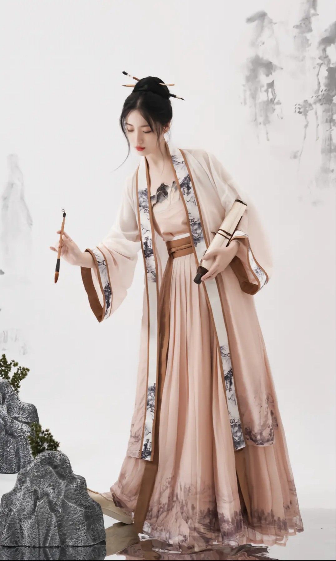 Wind Whispers and Original Hanfu:The Journey of Traditional Chinese Fashion Wind Whispers and Original Hanfu:The Journey of Traditional Chinese Fashion