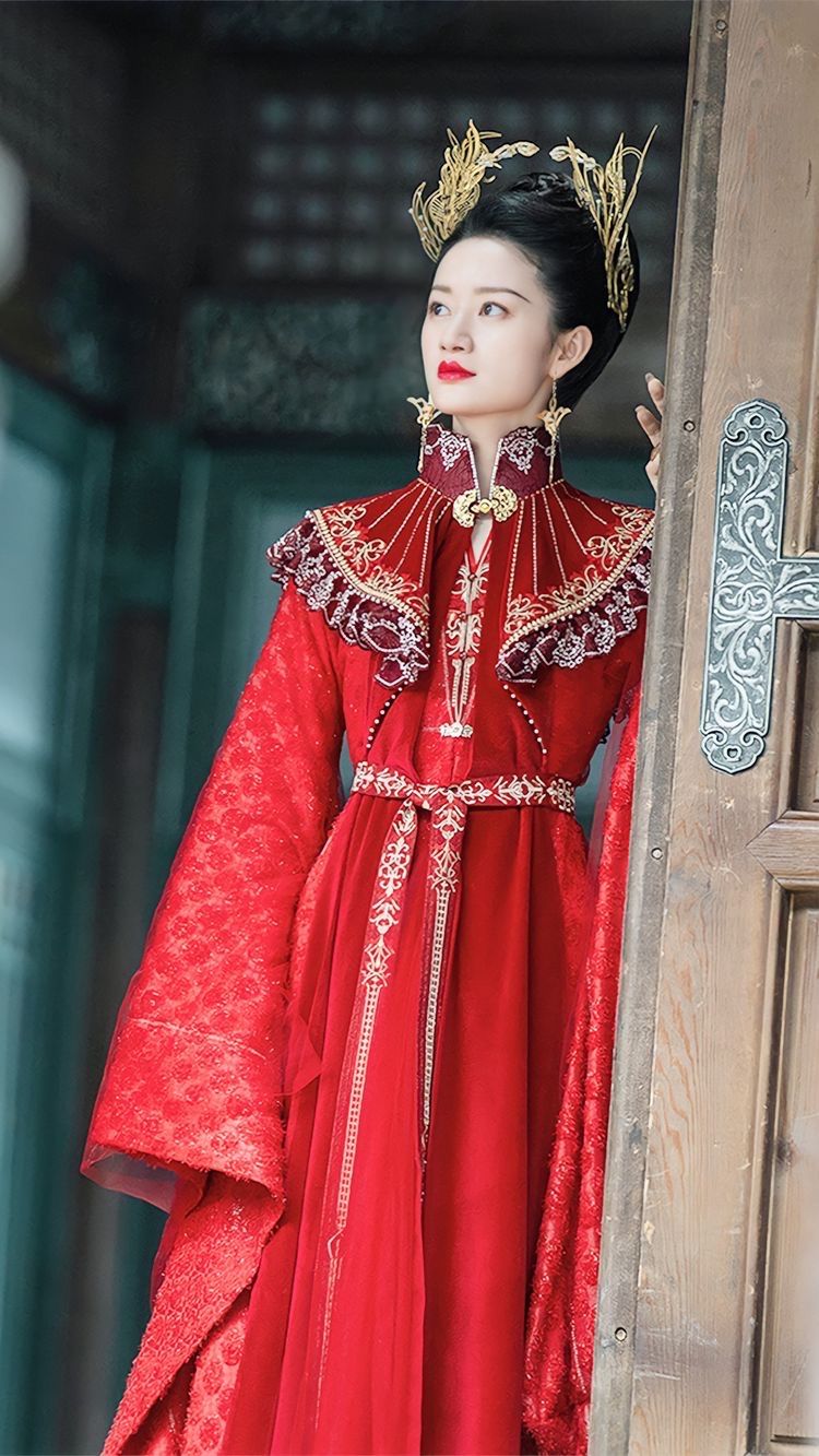Winter Elegance:The Allure of Stunning Qipao in a Wintery Glow Winter Elegance:The Allure of Stunning Qipao in a Wintery Glow