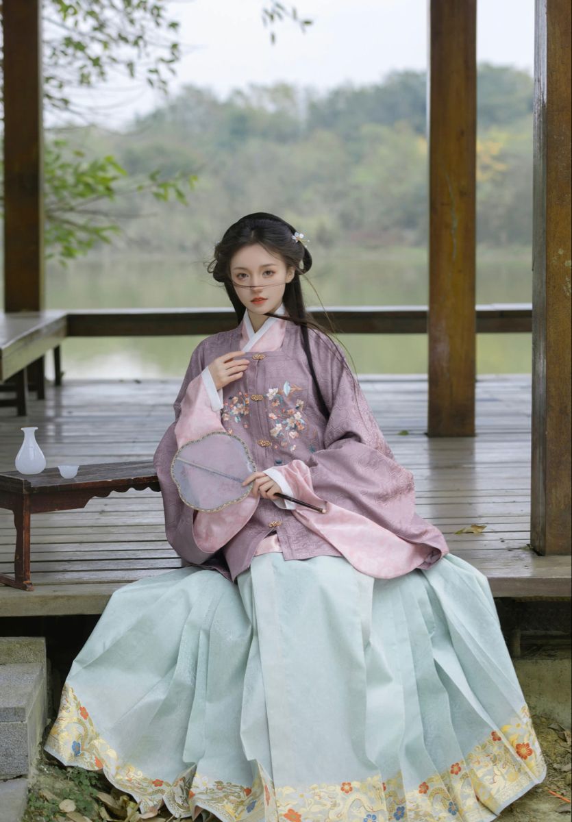 Winter-Style Cheongsam with Long Sleeves:A Blend of Tradition and Fashion Winter-Style Cheongsam with Long Sleeves:A Blend of Tradition and Fashion