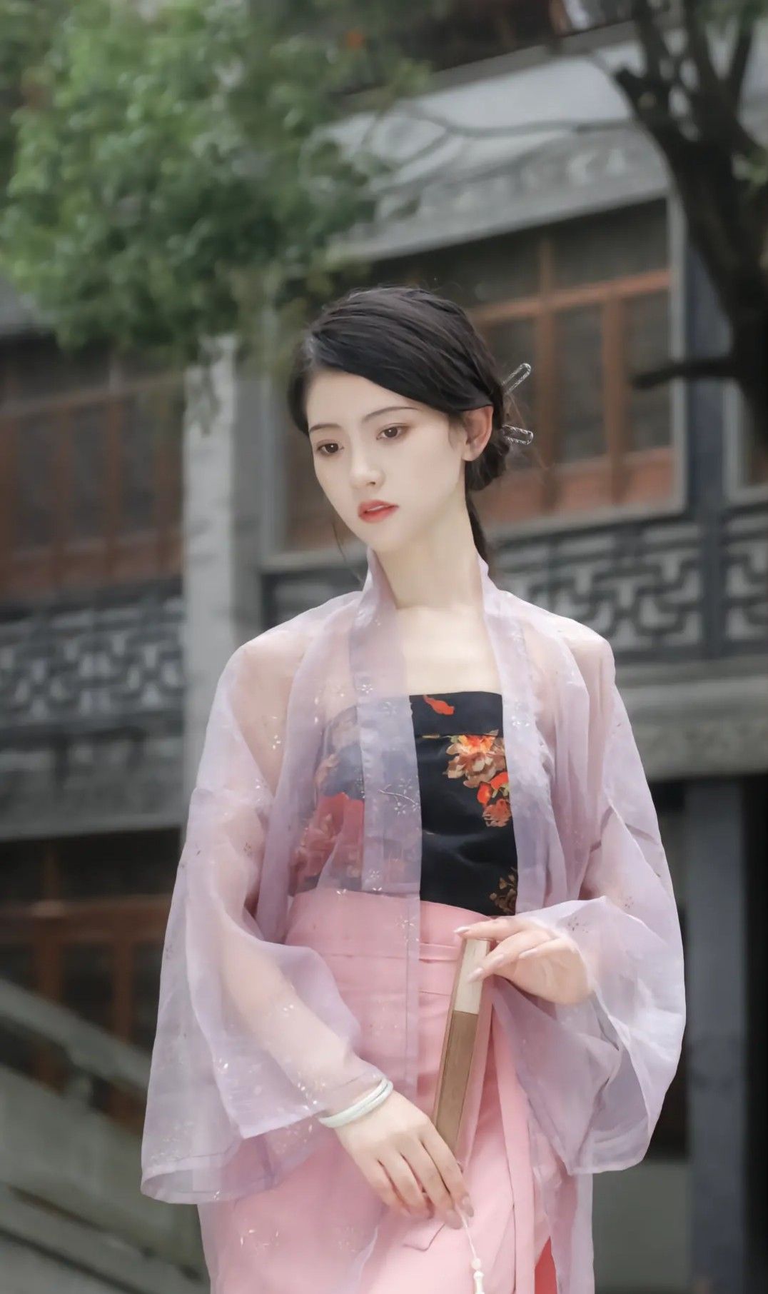 Maternal Love in Traditional Chinese Style:A Journey Through Hanfu Fashion Maternal Love in Traditional Chinese Style:A Journey Through Hanfu Fashion