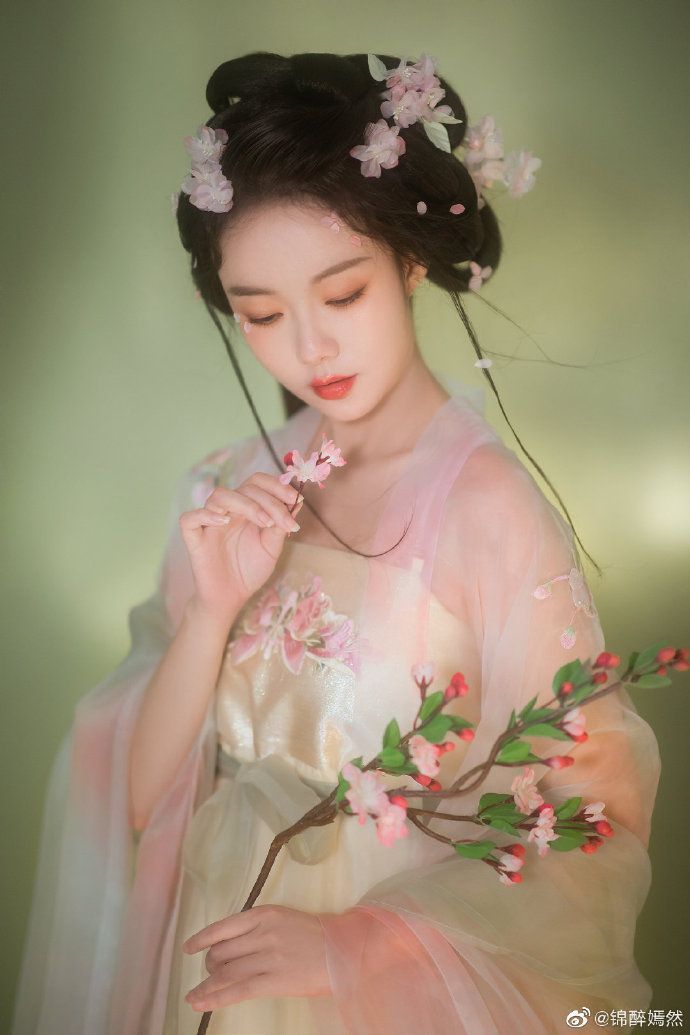 The Art of Cheongsams Edge Binding and Buttons The Art of Cheongsams Edge Binding and Buttons