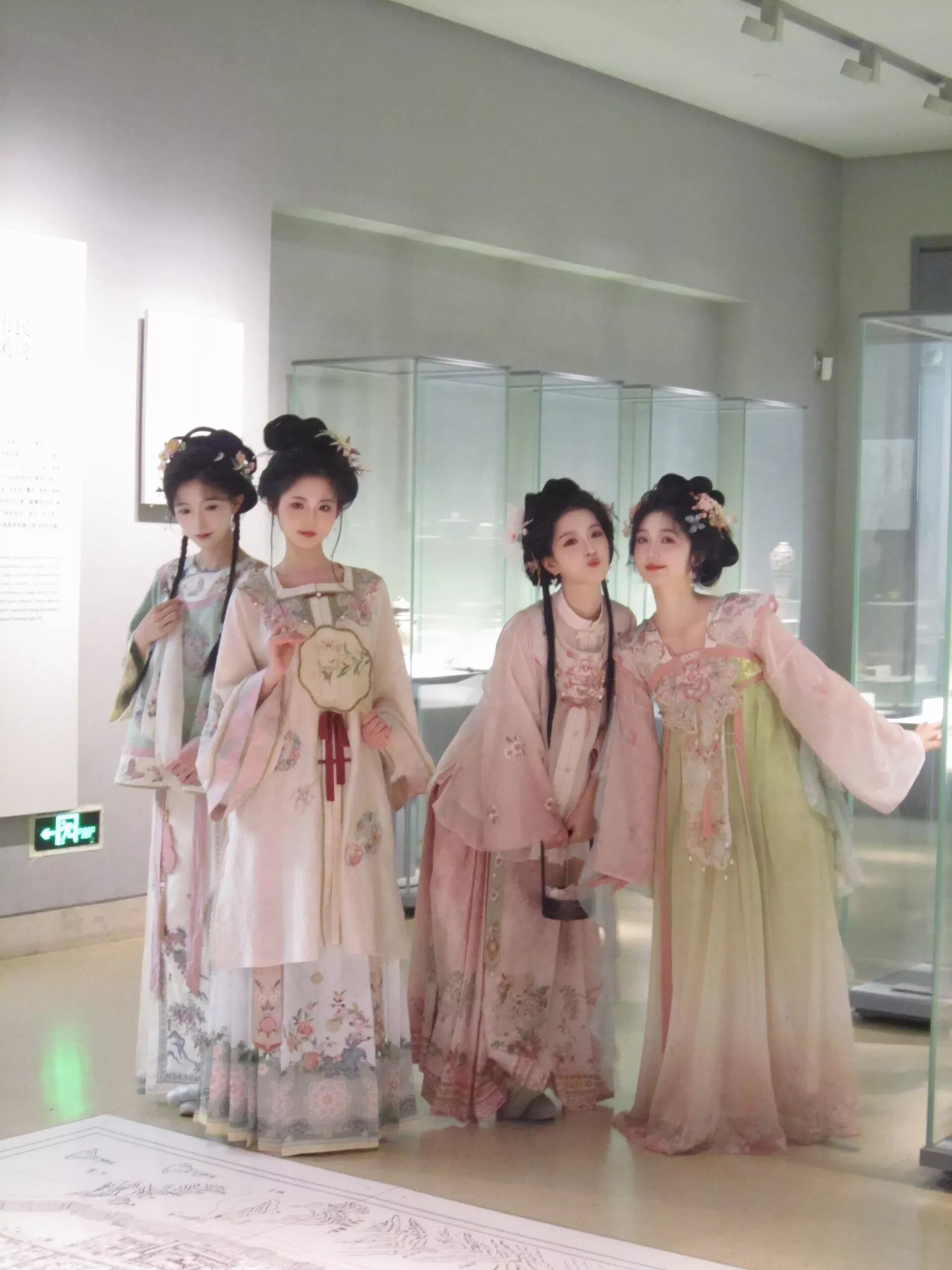 A 13-Year-Old Girls Journey into the World of Ancient Hanfu Fashion A 13-Year-Old Girls Journey into the World of Ancient Hanfu Fashion