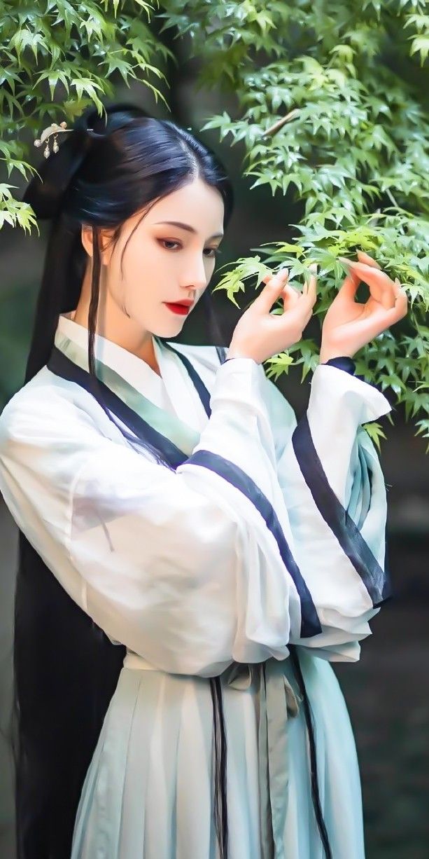 The Red Child in Traditional Hanfu Fashion:A Cultural Journey into the World of Chinese Heritage
