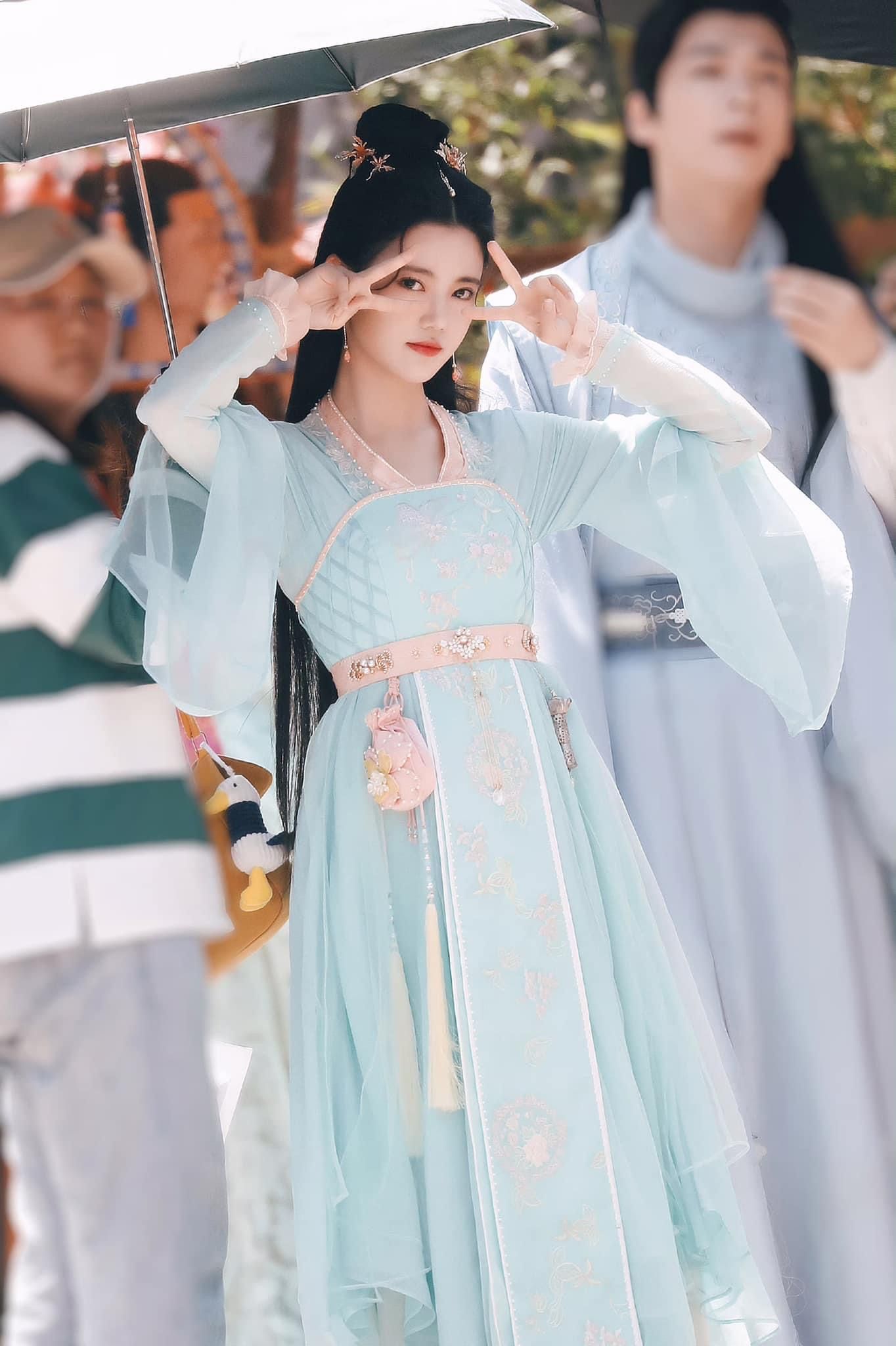 Redesigning Qipao for Autumn Winter Seasons:Focusing on Petite Figures Redesigning Qipao for Autumn Winter Seasons:Focusing on Petite Figures