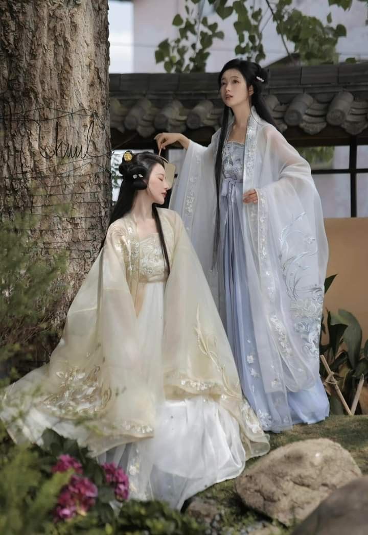 Chinese Cheongsam:A Revival of Traditional Elegance