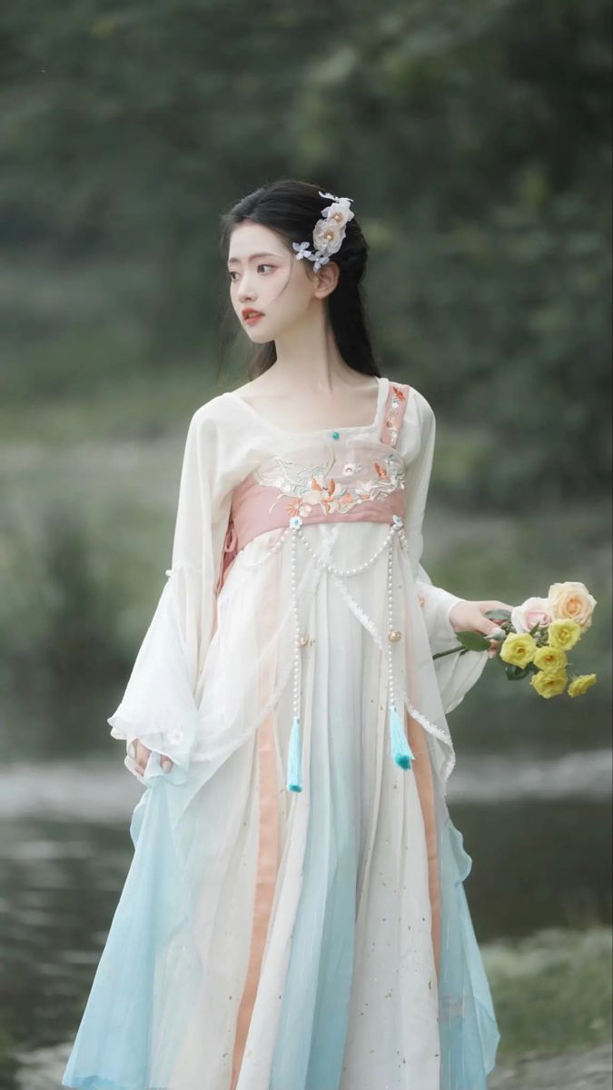 Ethnic Splendor:The Art of Cheongsam-Inspired Embroidery on a Qipao-Style Dress