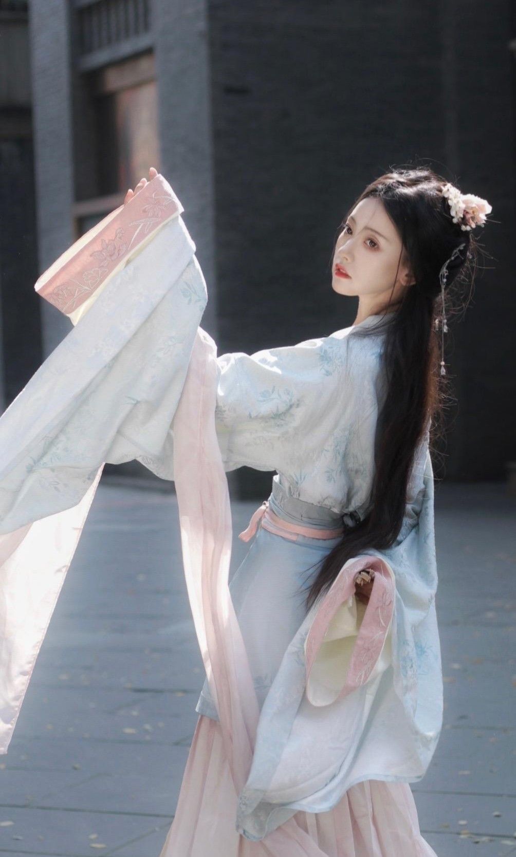 The Enchanting Beauty of Tang Dynastys Hanfu Costumes:The Fairy-like Women The Enchanting Beauty of Tang Dynastys Hanfu Costumes:The Fairy-like Women