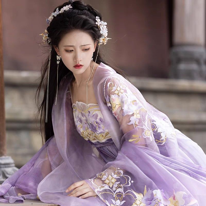 Embracing Modernity in a Traditional Qipao Two-Piece Set:A Fashion Fusion Embracing Modernity in a Traditional Qipao Two-Piece Set:A Fashion Fusion
