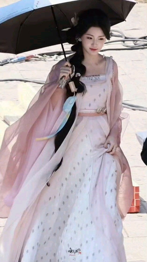 The Splendor of Ming-Style Horseface Skirt Suit in Traditional Chinese Hanfu Fashion for Women The Splendor of Ming-Style Horseface Skirt Suit in Traditional Chinese Hanfu Fashion for Women