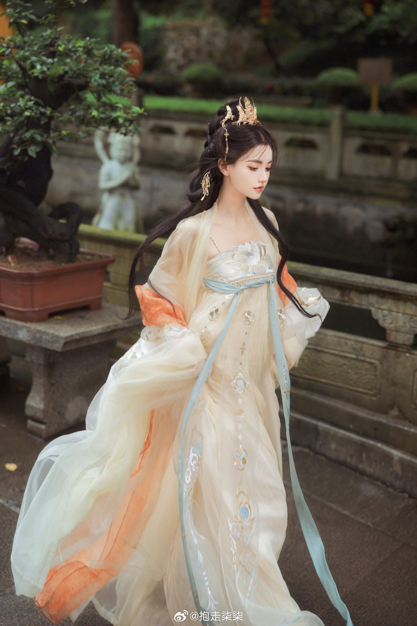 The Elegance of Cheongsam-Style Skirts:A Journey Through Time and Fashion The Elegance of Cheongsam-Style Skirts:A Journey Through Time and Fashion