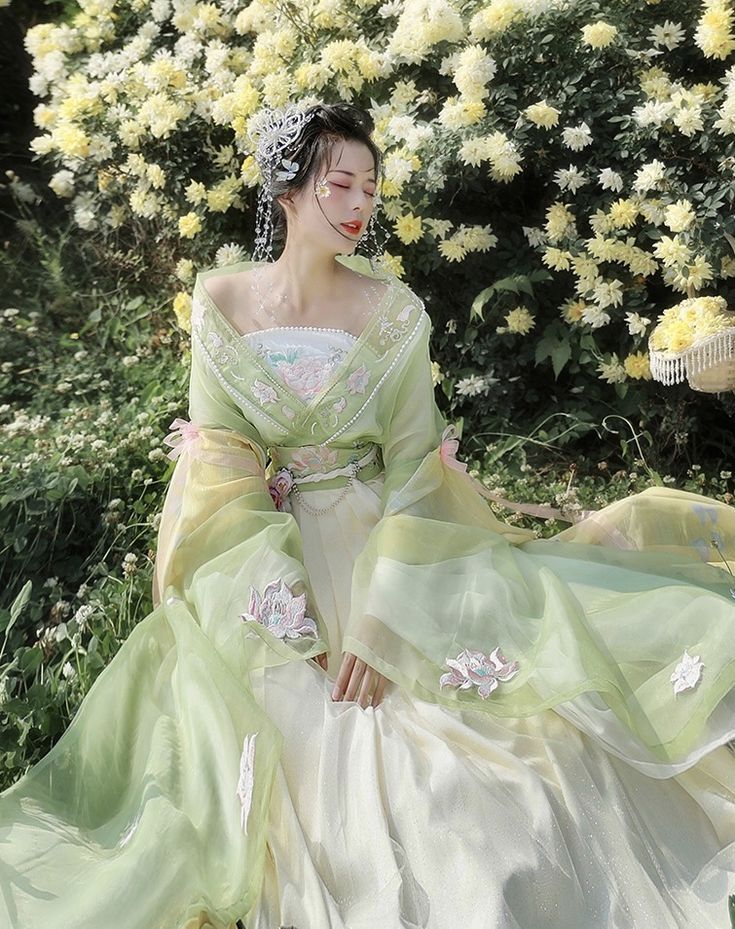 Stylish and Comfortable:A Guide to Mid-Length,Thin Womens Cheongsam Skirts