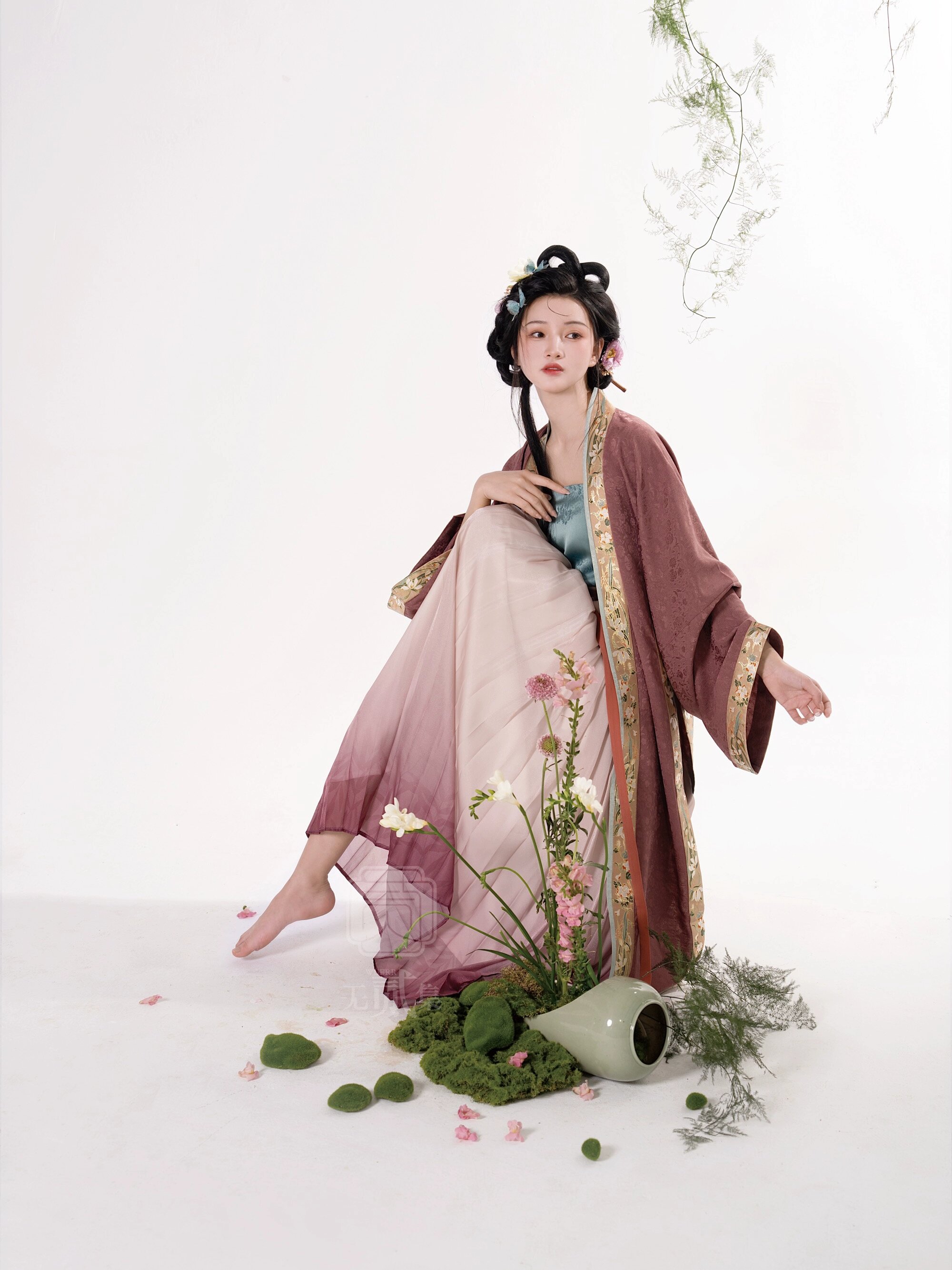 Vibrant Red Hanfu Tang Style:Unveiling the Essence of Traditional Chinese Elegance Vibrant Red Hanfu Tang Style:Unveiling the Essence of Traditional Chinese Elegance