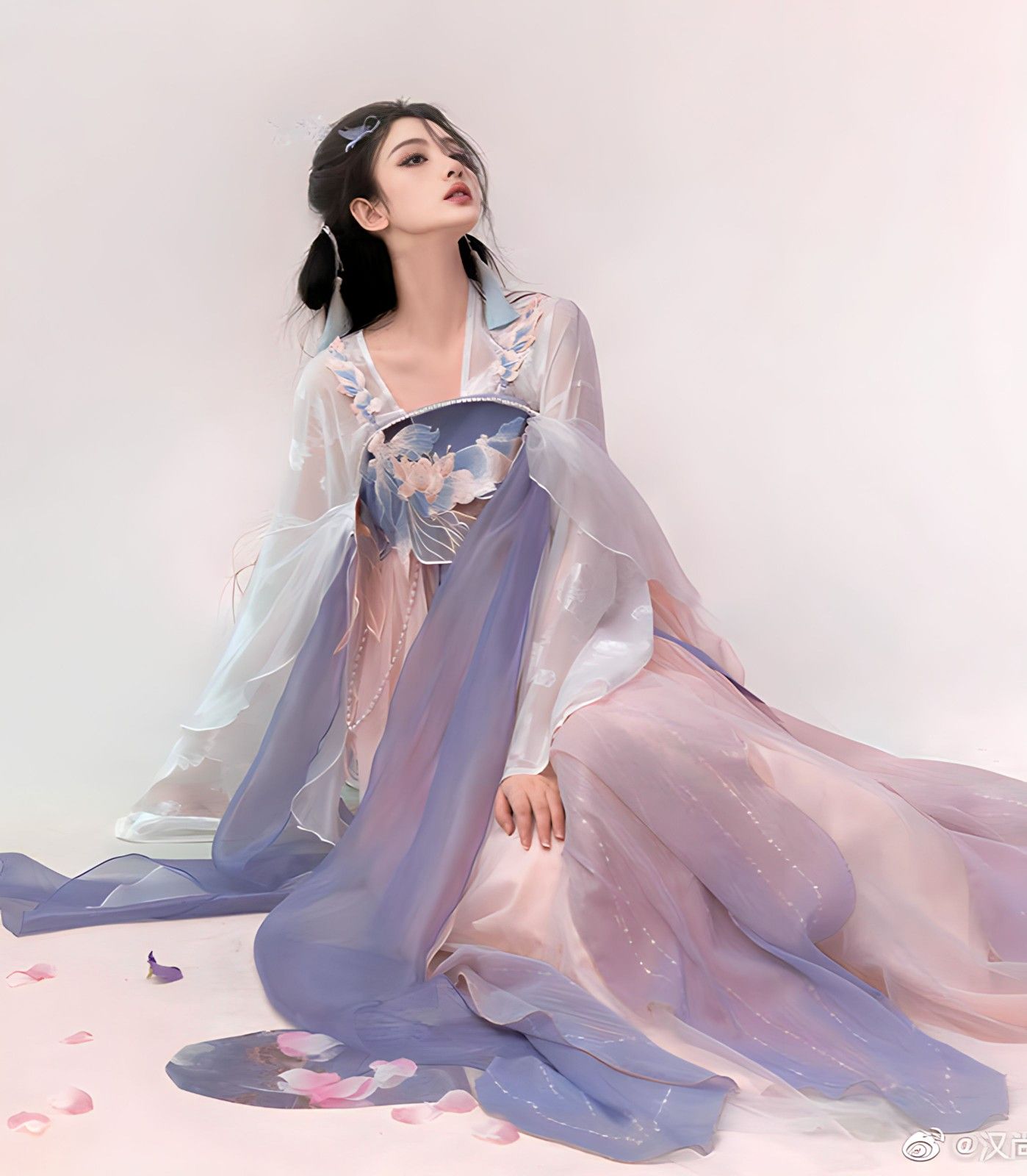 Elegant Pink Pleated Skirt Ensemble A Fashion Statement