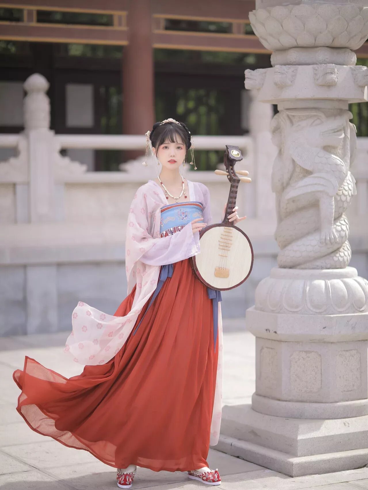 Summer in a Cheongsam:The Elegance of Traditional Chinese Dress Summer in a Cheongsam:The Elegance of Traditional Chinese Dress
