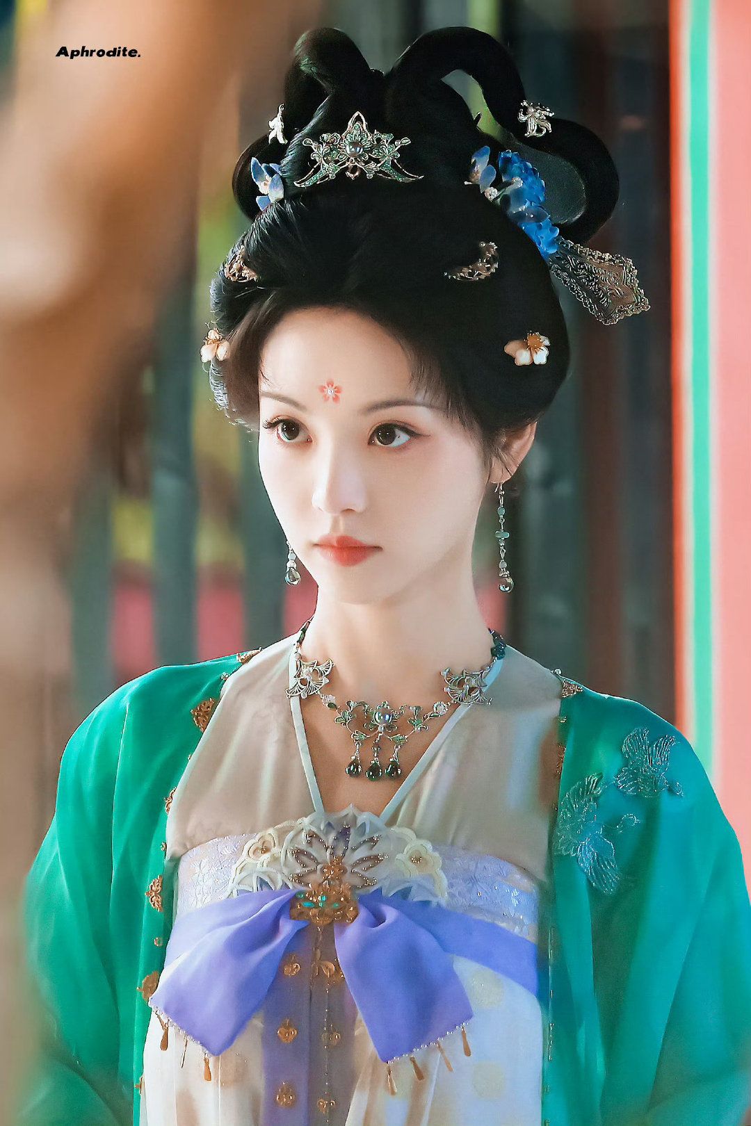 Creating a Slimming Effect with Hanfu Fashion for People of 1.5m Height Creating a Slimming Effect with Hanfu Fashion for People of 1.5m Height