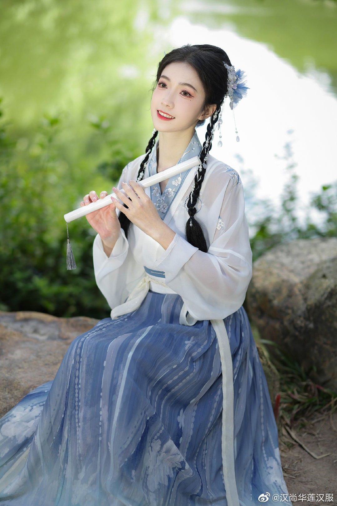 Embracing the Traditional:蚀骨旗袍与遮肚大肚子之美 Embracing the Traditional:蚀骨旗袍与遮肚大肚子之美