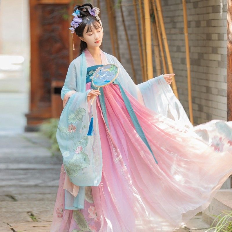 The Splendor of Chinese Red Robes and Cheongsam:A Cultural Journey The Splendor of Chinese Red Robes and Cheongsam:A Cultural Journey