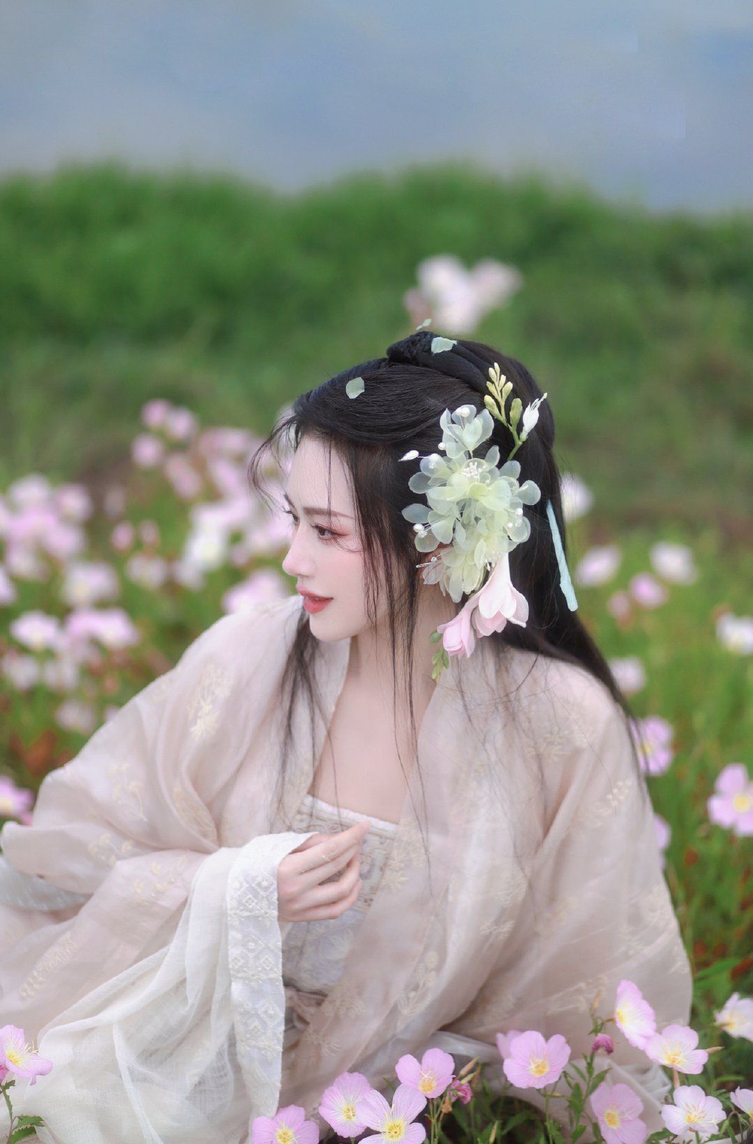 The Three-Piece Set of Hanfu in Song Dynasty Style:A Glimpse into Traditional Chinese Clothing The Three-Piece Set of Hanfu in Song Dynasty Style:A Glimpse into Traditional Chinese Clothing