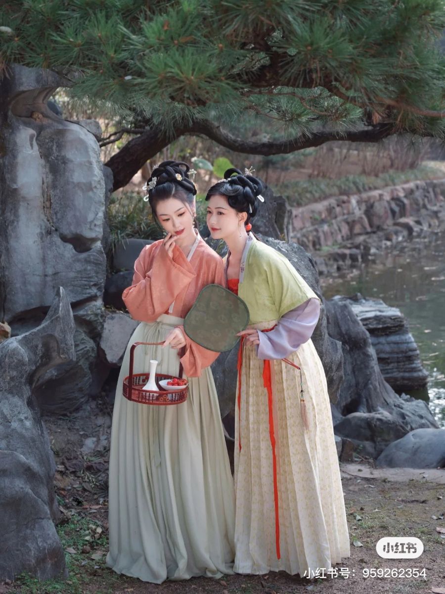 The Splendor of Hanfu:The Cheongsam-Inspired Qixiong Dress The Splendor of Hanfu:The Cheongsam-Inspired Qixiong Dress