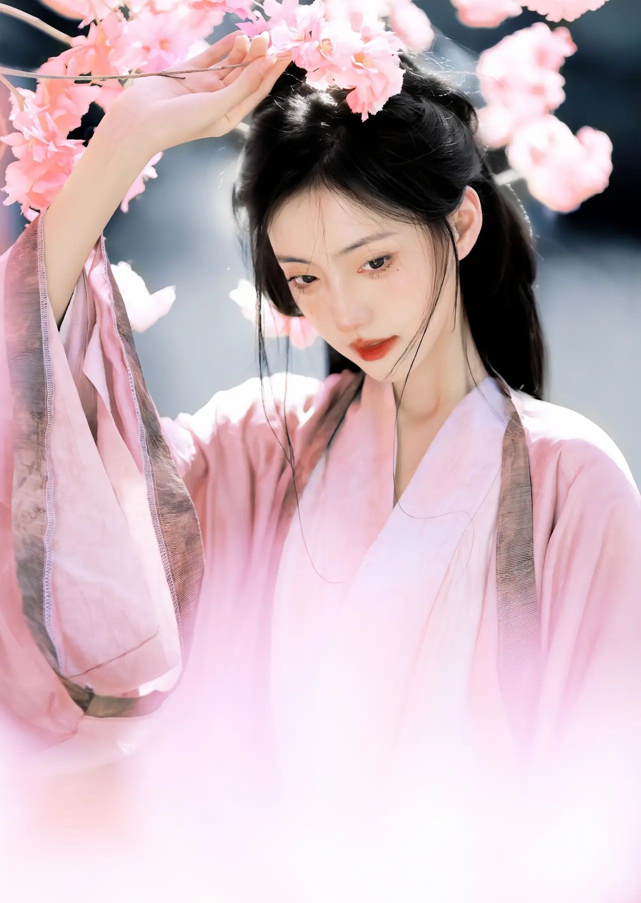 The Splendor of Traditional Chinese Wedding Dress and Headdress:The Story of Hanfu嫁衣头饰 The Splendor of Traditional Chinese Wedding Dress and Headdress:The Story of Hanfu嫁衣头饰