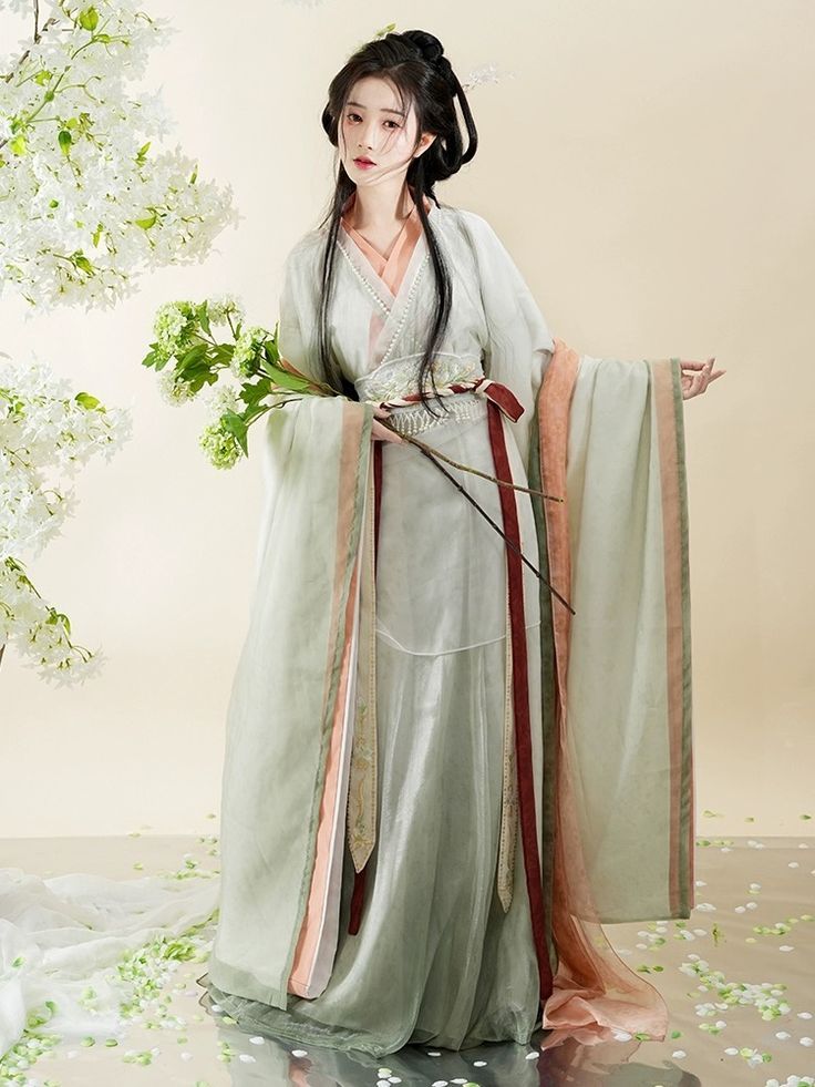 The Journey of a 12-Year-Old Girl into the World of Hanfu Han Chinese Traditional Clothing) The Journey of a 12-Year-Old Girl into the World of Hanfu Han Chinese Traditional Clothing)