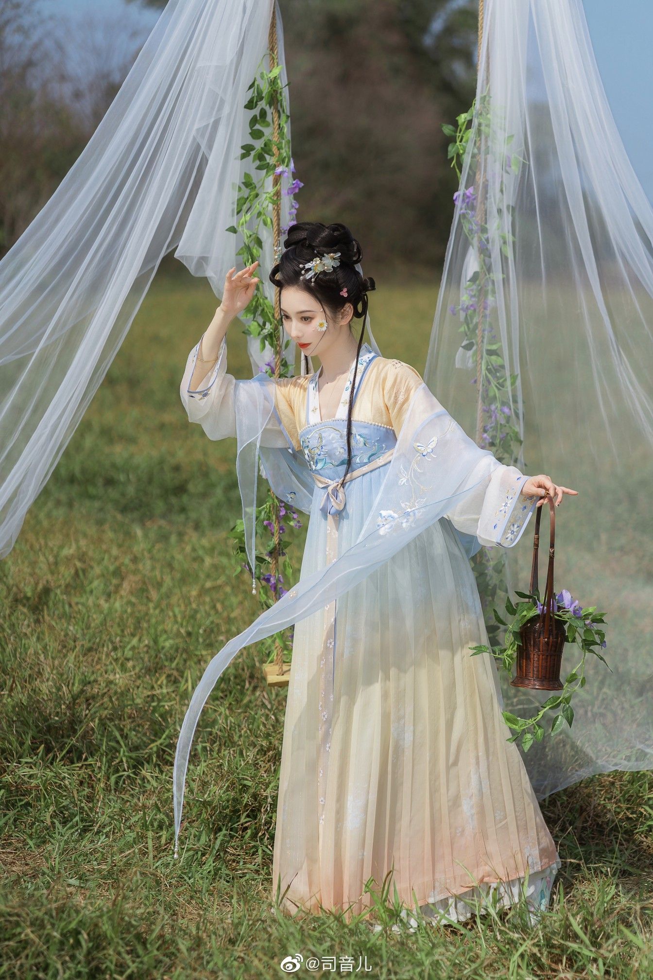 Beautiful Baby Girls in Traditional Chinese Hanfu Fashion:A Guide to 80-Code Hanfu for Little Girls Beautiful Baby Girls in Traditional Chinese Hanfu Fashion:A Guide to 80-Code Hanfu for Little Girls