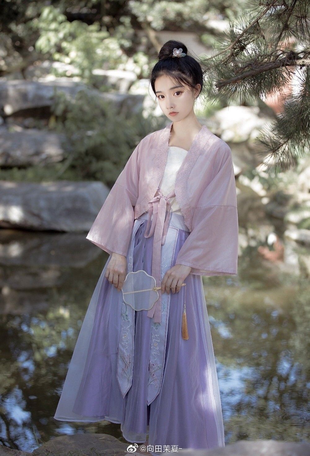 The Rise of Cheongsam:A Journey Through the Evolution of the Traditional Chinese Dress in 2010