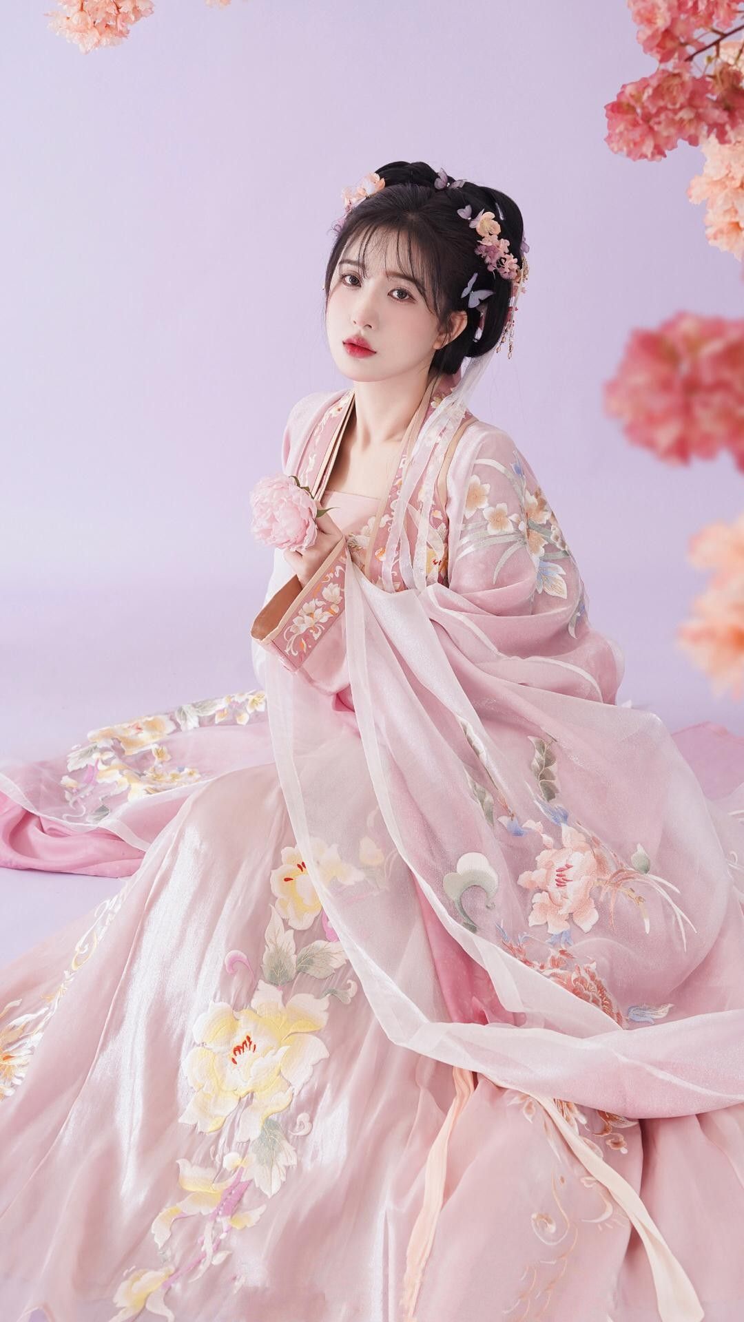 The Ultimate Dame:The Splendor of Traditional Chinese Hanfu Fashion The Ultimate Dame:The Splendor of Traditional Chinese Hanfu Fashion