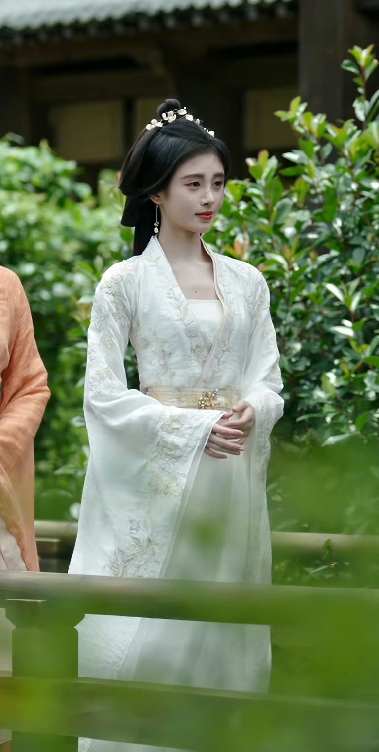 The Journey of a Hanfu Baby Girl:0-1 Year of Splendid Tradition