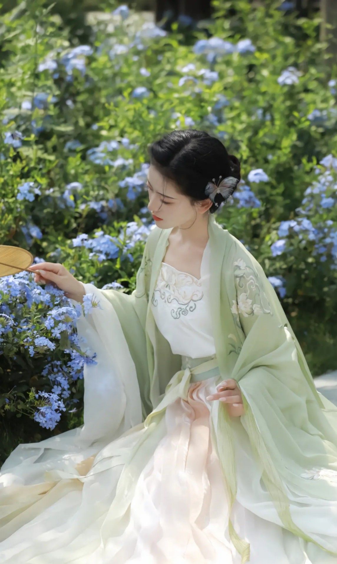Long-Style Cheongsam Uniforms for Spa Technicians:A Detailed Exploration Long-Style Cheongsam Uniforms for Spa Technicians:A Detailed Exploration
