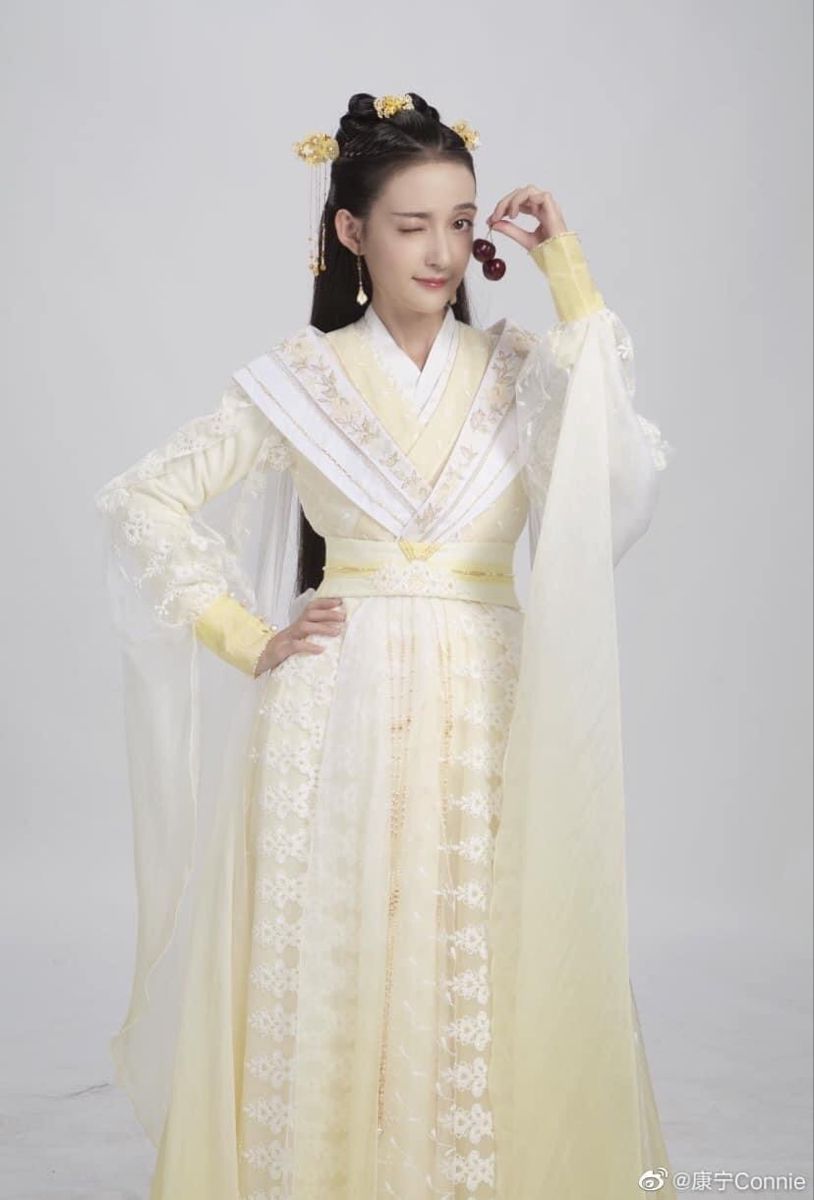 The Rise of Qipao:Womens Fashion and Military Politics in the Republic of China The Rise of Qipao:Womens Fashion and Military Politics in the Republic of China